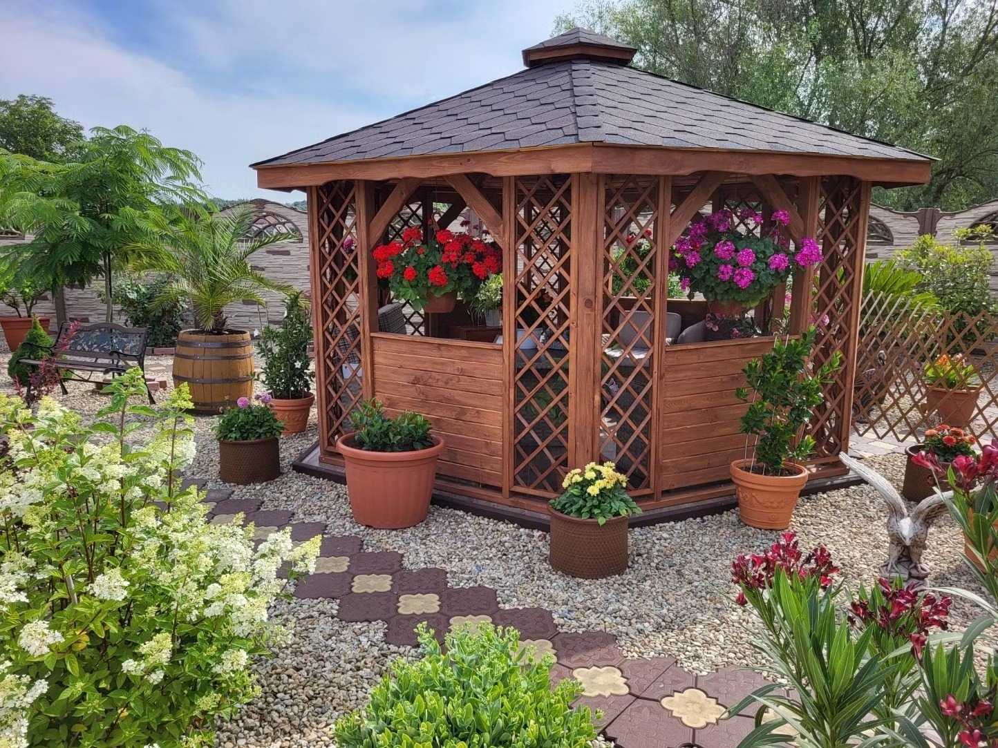 záhradný altánok z masívneho dreva