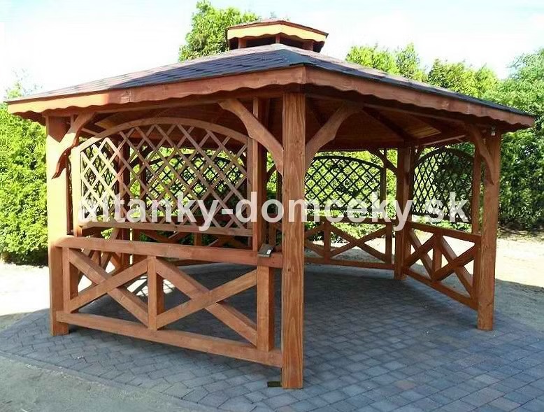 cena dreveného altánku